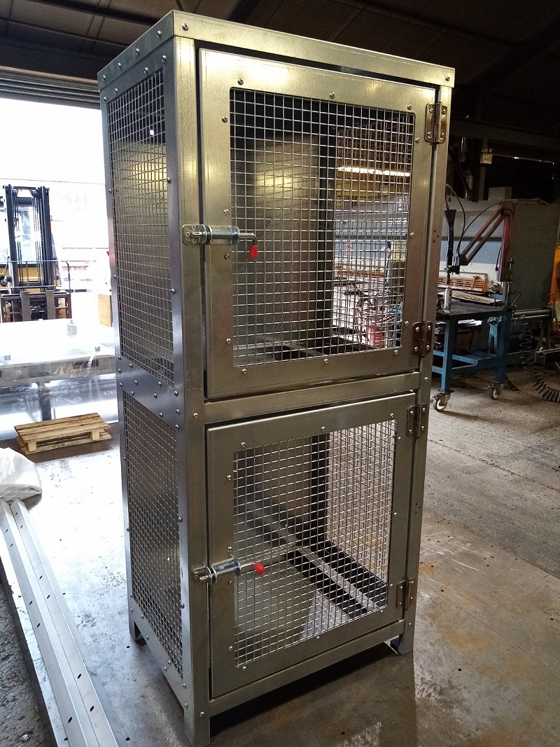 Mesh machine enclosure